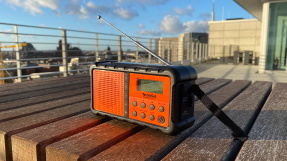 Zuverlässiger Camping-Begleiter: Das TechniSat TechniRadio Solar 2