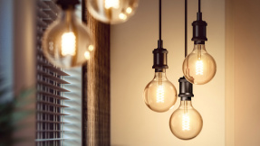 Smarte Lampen im Test: Diese Leuchten strahlen um die Wette!