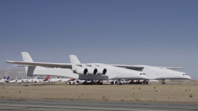 Stratolaunch: Weltgrößtes Flugzeug auf Jungfernflug