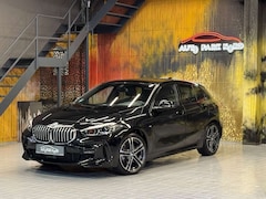 Bild des Angebotes BMW 118 i Aut. M Sport~NAVI~LED~APPLE CARPLAY~PDC