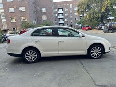 Bild des Angebotes VW Jetta Rear park assist, heated seats, air conditioning
