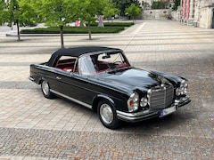 Bild des Angebotes Mercedes-Benz 280 SE 3.5 Cabrio Conversion schwarz/rot