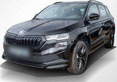 Bild des Angebotes Skoda Karoq Sportline 1.5TSI DSG 18"/AHK/PDC/4xSHZ/RFK