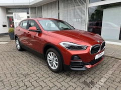 Bild des Angebotes BMW X2 18i sdrive Advantage+abn.AHK+HUD+Kamera+LED+
