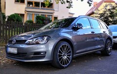 Bild des Angebotes VW Golf Variant VII Comfortline|Automatik|18"|PDC|AHK|Shz|Xenon|Teilleder|Massage