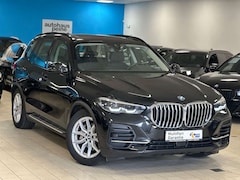 Bild des Angebotes BMW X5 xDrive 30d SAG/HUD/AHK/Panor/Komf/Park&DrivAs