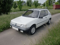 Bild des Angebotes Peugeot 205 XR, 2 Hand, Schiebedach, Original 124200 KM