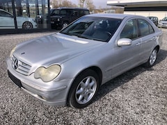 Mercedes-Benz C 180 ELEGANCE 6-Gang*AHK*Klima*Tempomat*HU/AU NEU*