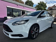 Ford Focus Turnier ST "RICARO"HU/AU+Service neu"