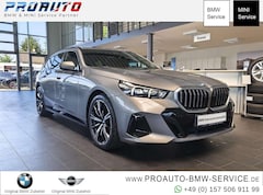 Bild des Angebotes BMW 520 i M Sport Tou HK/Dr.As+/360°/20"Alu/AHK/HUD