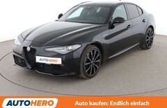 Bild des Angebotes Alfa Romeo Giulia 2.0 Turbo Veloce Aut.*NAVI*BI-XENON*ACC*CAM*PDC*
