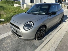 Bild des Angebotes MINI Cooper E Favoured Trim und Ausstattungs-Paket M