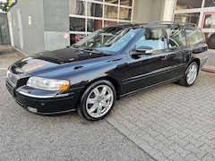 Volvo V70 2.4 D5 AWD Summum Automatik Vollleder AHK ALU-Felg