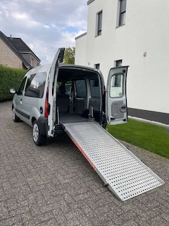Bild des Angebotes Renault Kangoo Rapid 1.2 16V Rollstuhlrampe / Rollstuhltransport
