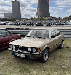 BMW 323