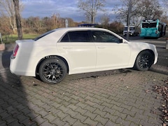 Bild des Angebotes Chrysler 300C 3.6 VVT mit 20 Zoll HellCat Felgen