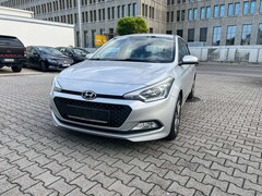 Bild des Angebotes Hyundai i20 Basis Facelift/Spurhalte/PDC/TÜV /Service Neu