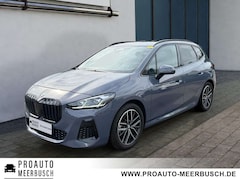 Bild des Angebotes BMW 220 i Active Tourer M SPORT MEMORY/AHK/ACC/HUD/PANO
