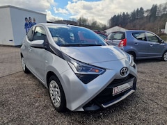 Bild des Angebotes Toyota Aygo x-play-AUTOMATIK-NAVI-RÜCKFAHRKAMERA-SCHECKHEFT