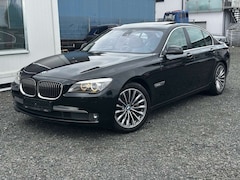Bild des Angebotes BMW 750 750i LEDER HUD SHD SOFT-CLOSE KEYLESS MASSAGE