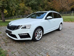 Bild des Angebotes Skoda Octavia Combi 2.0 TDI 4x4 DSG RS