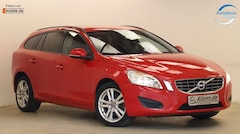 Bild des Angebotes Volvo V60 1.6 T3 150PS Kinetic Klima SHZ PDC
