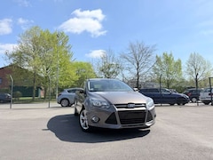 Bild des Angebotes Ford Focus Lim. Titanium*NAVI*SHZ*PDC*CAM*ALU*AHK*