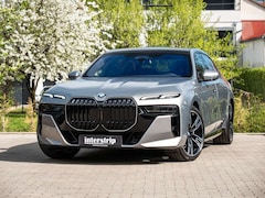 Bild des Angebotes BMW 740 d M SPORT.INDIVIDUAL.MASSAGE.SKY.B&W.5/100