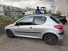 Bild des Angebotes Peugeot 206 Peugeot 206 - Automatikgetriebe