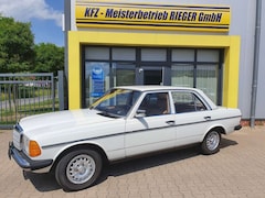 Bild des Angebotes Mercedes-Benz 200 W123