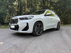 Bild des Angebotes BMW iX1 iX1 eDrive20-M-Sport Paket-AHK-Pano-360° Kamera