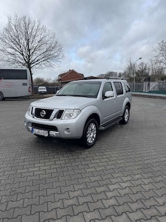 Nissan Pathfinder 2.5 dCi LE