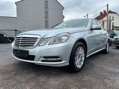 Bild des Angebotes Mercedes-Benz E 250 BE AUT + SCHIEBE + SHZ + PDC