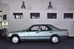 Bild des Angebotes Mercedes-Benz 250 Diesel (W124) ! Erst 058.803 km ! H-Zulassung (Oldtimer) ! Gelegenheit !