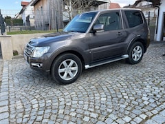 Bild des Angebotes Mitsubishi Pajero Pajero 3.2 DI-D Automatik Plus