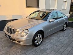 Bild des Angebotes Mercedes-Benz E 240 ELEGANCE /1.HAND/S.HEFT/S.DACH/SHZ/PDC