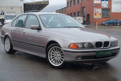 BMW 528 i//1.HAND//TÜV+SER. NEU//M-Paket//AUTOMATIK//