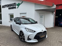 Bild des Angebotes Toyota Yaris Hybrid Black&White/AUT/SHZ/APPLE/KAM