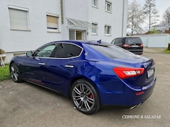 Bild des Angebotes Maserati Ghibli Sport mit Chromschaltwippen und Chrompedalen