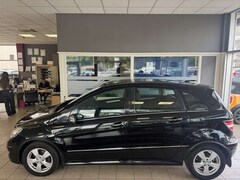 Bild des Angebotes Mercedes-Benz B 200 Automatik Sportpaket T-Leder Navi PDC