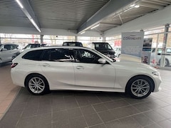 Bild des Angebotes BMW 318 d Touring Curved Diplay+Leder in Braun+uvm.