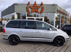 Bild des Angebotes VW Sharan Navi,AHK,6-Sitzer,8fach Bereift