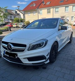 Bild des Angebotes Mercedes-Benz A 45 AMG 4Matic/Aero/Carbon/Alcantara/per.Sitz/Pano Dach