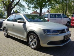 Bild des Angebotes VW Jetta 1.4 TSi,Comfortl,Navi,Klimaut,Sitzhz,Ahk