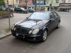 Bild des Angebotes Mercedes-Benz E 320 E 320 4Matic Automatik Avantgarde