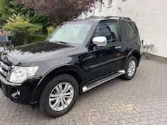 Bild des Angebotes Mitsubishi Pajero 3.2 DI-D, 3-Türer, Edition 30, Vollausstattung