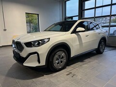 Bild des Angebotes BMW iX2 iX2 xDrive30 Pano_Headup_DrivAssProf_HarmanKardon