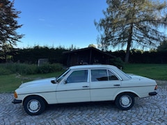 Bild des Angebotes Mercedes-Benz 300 D w123 rostfrei, 80000 KM, Schalter!