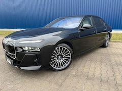 Bild des Angebotes BMW 740 d xDrive M Sport TV,Aut.Tür,SkyL,B&W,Luft