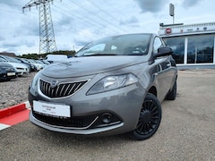 Bild des Angebotes Lancia Ypsilon 1.0 Hybrid Silver, Klima, PDC, Bluetooth
